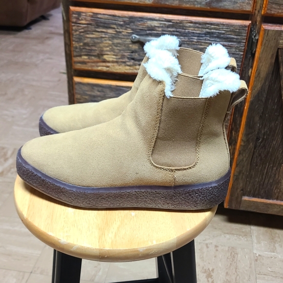 Boots - Picture 1 of 5